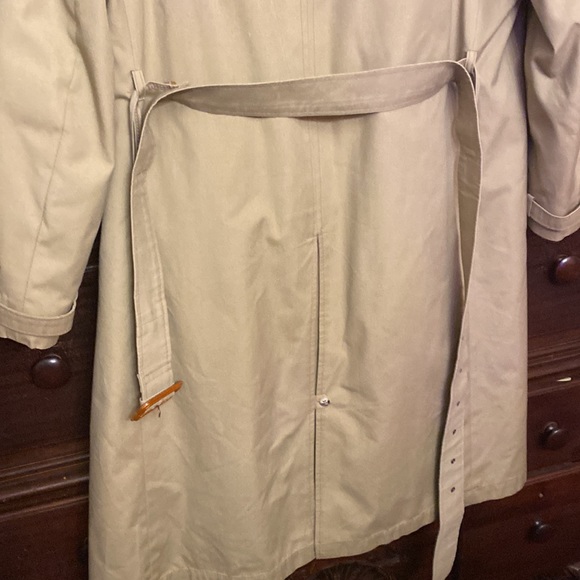 EUC Vintage Lined Trench coat, Made in Poland, sz 40R - Picture 7 of 9
